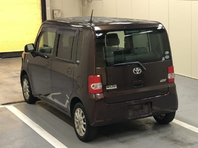 TOYOTA PIXIS SPACE