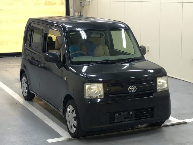 TOYOTA PIXIS SPACE
