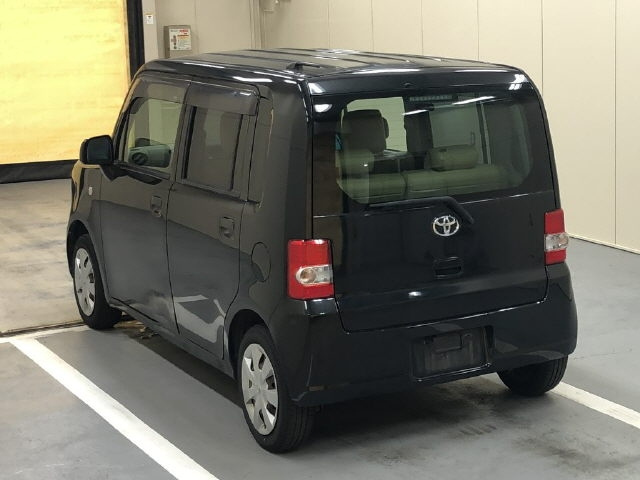TOYOTA PIXIS SPACE