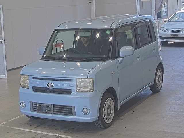 TOYOTA PIXIS SPACE