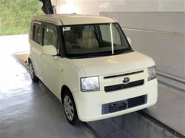 TOYOTA PIXIS SPACE