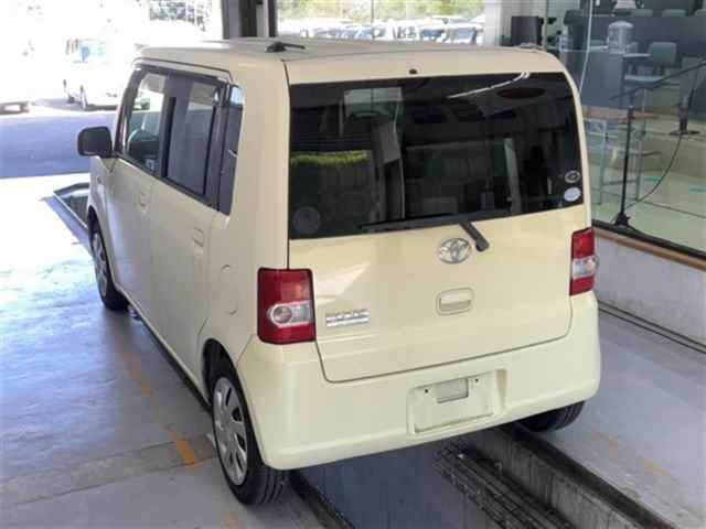 TOYOTA PIXIS SPACE