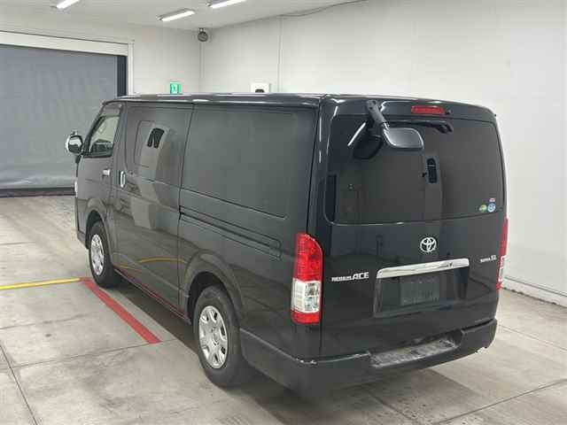 TOYOTA REGIUS ACE VAN