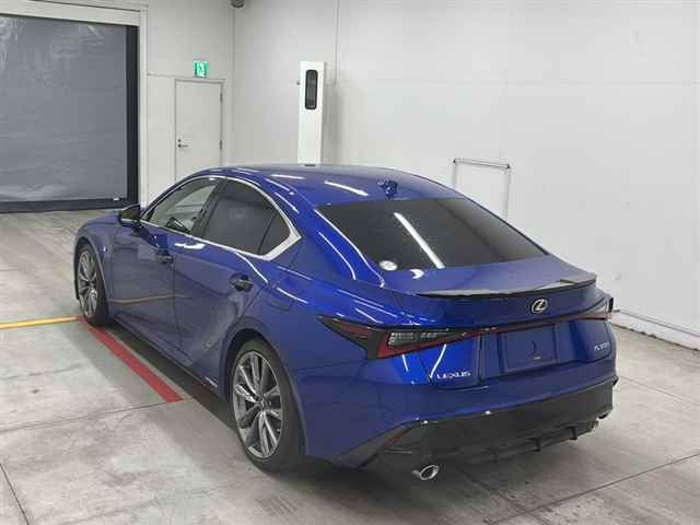 LEXUS IS