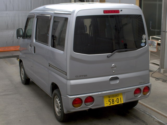 NISSAN CLIPPER VAN
