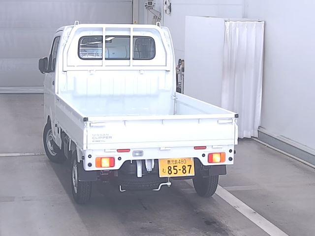 NISSAN CLIPPER TRUCK