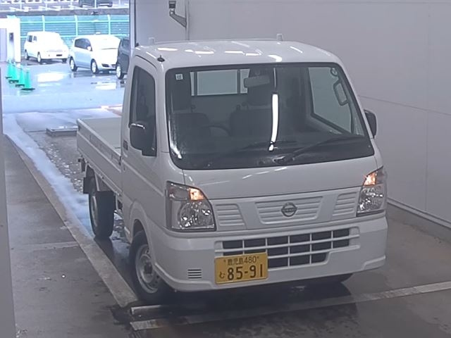 NISSAN CLIPPER TRUCK