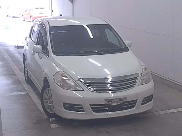 NISSAN TIIDA