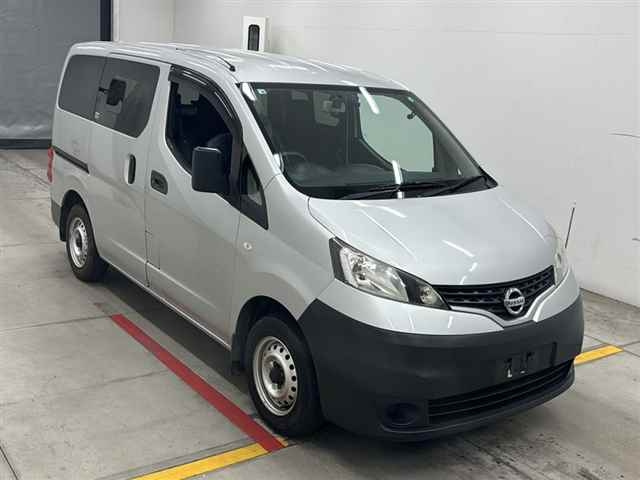 NISSAN NV200