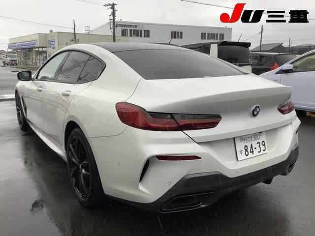 BMW 8 SERIES