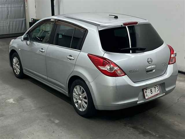 NISSAN TIIDA