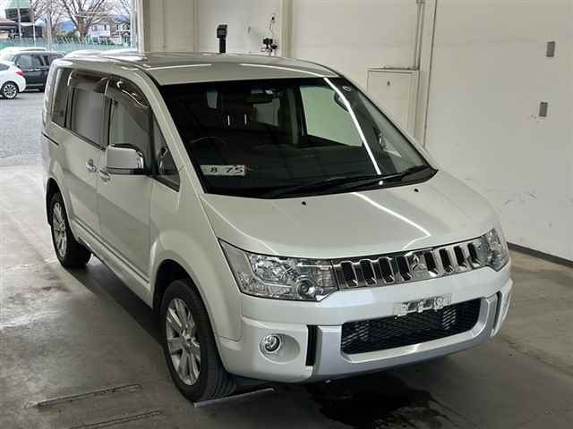 MITSUBISHI DELICA D5