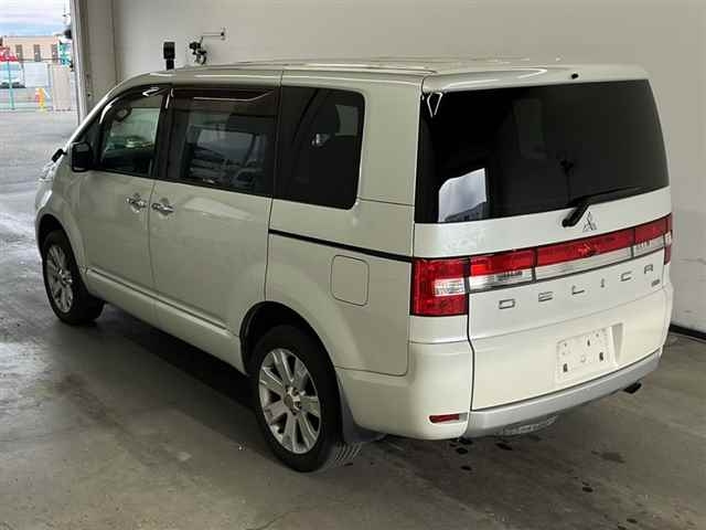 MITSUBISHI DELICA D5