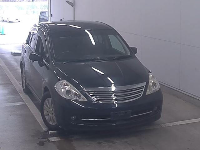 NISSAN TIIDA