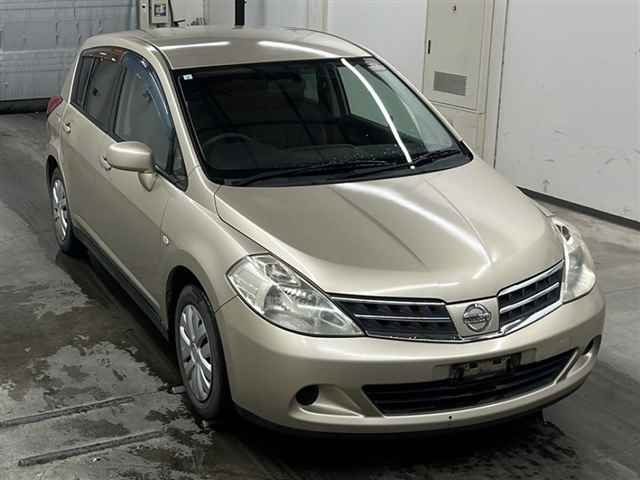 NISSAN TIIDA