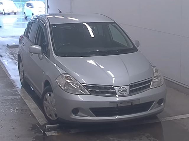 NISSAN TIIDA