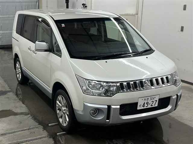 MITSUBISHI DELICA D5