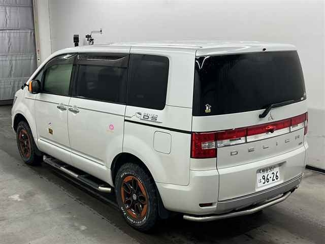 MITSUBISHI DELICA D5