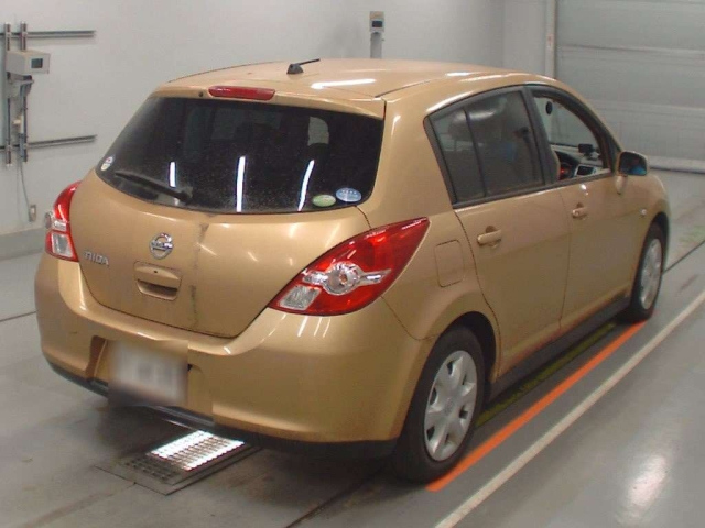 NISSAN TIIDA