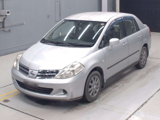 NISSAN TIIDA LATIO