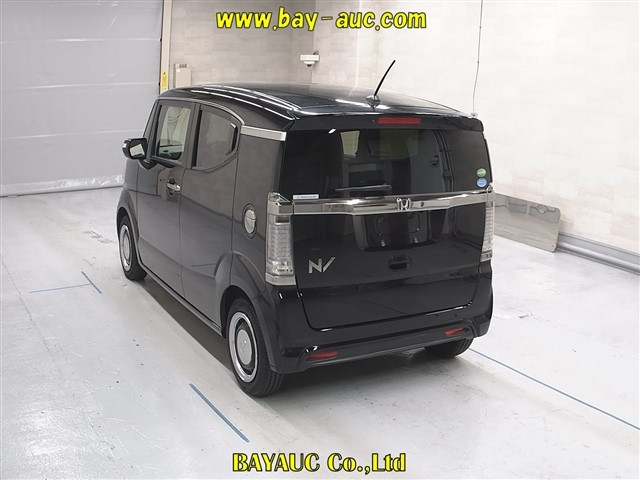 HONDA N BOX SLASH