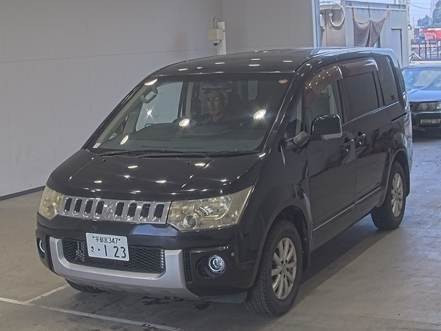 MITSUBISHI DELICA D5