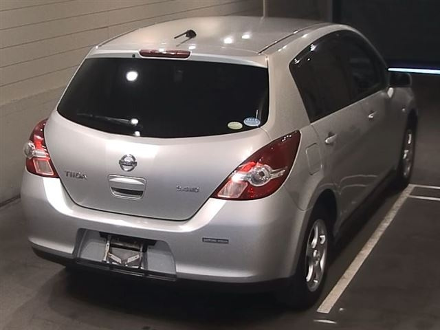 NISSAN TIIDA