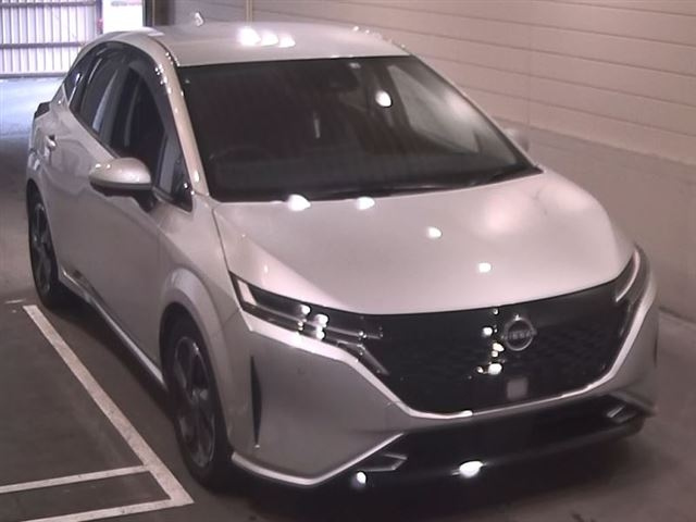 NISSAN AURA
