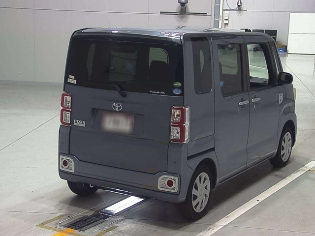 TOYOTA PIXIS MEGA