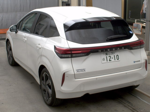 NISSAN AURA