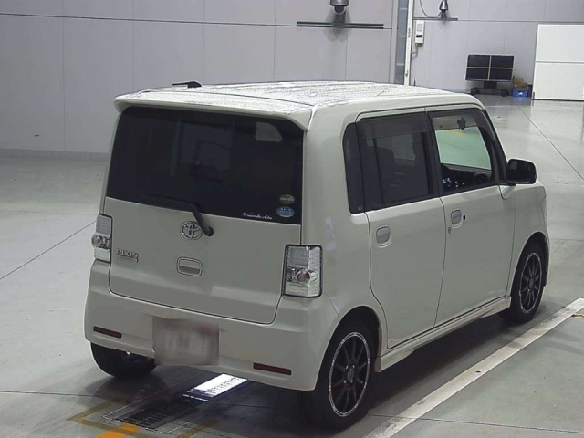 TOYOTA PIXIS SPACE
