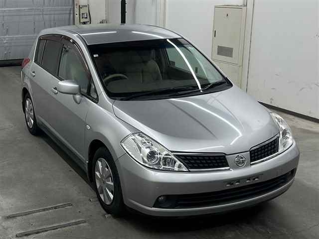 NISSAN TIIDA