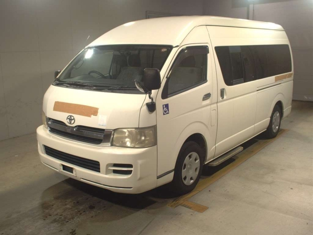 TOYOTA HIACE
