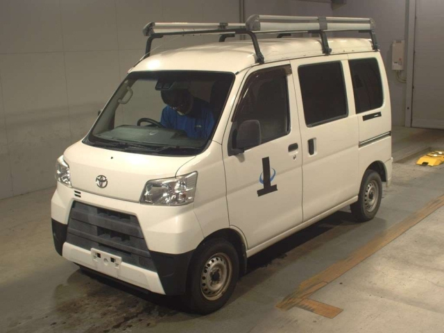TOYOTA PIXIS VAN