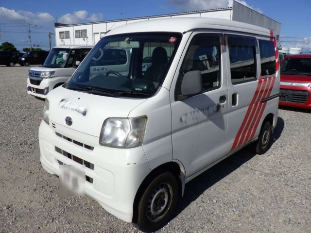 TOYOTA PIXIS VAN