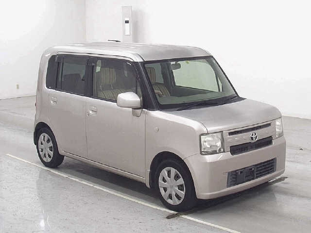 TOYOTA PIXIS SPACE
