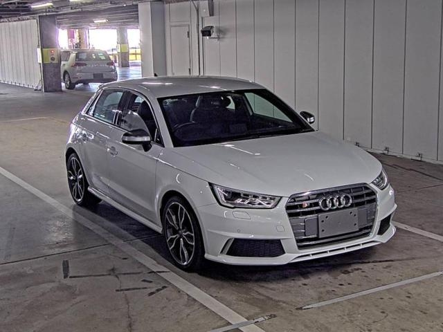 AUDI S1