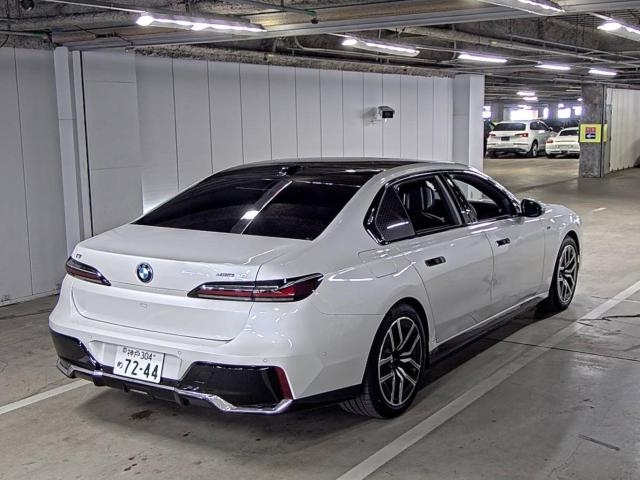 BMW I7