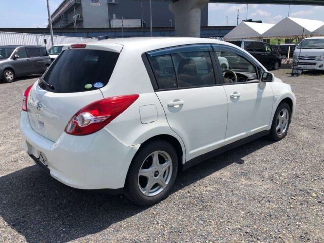 NISSAN TIIDA