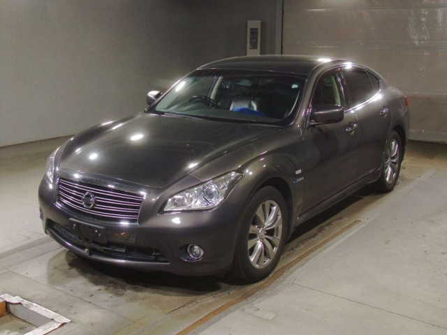 NISSAN FUGA