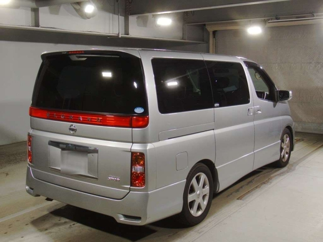 NISSAN ELGRAND