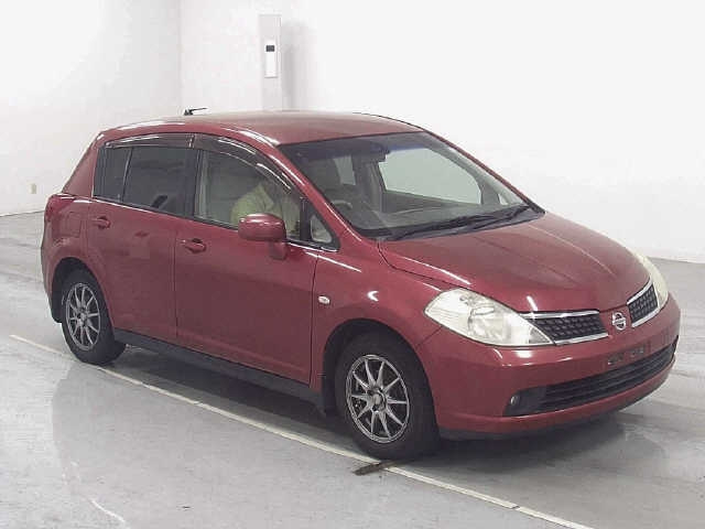 NISSAN TIIDA