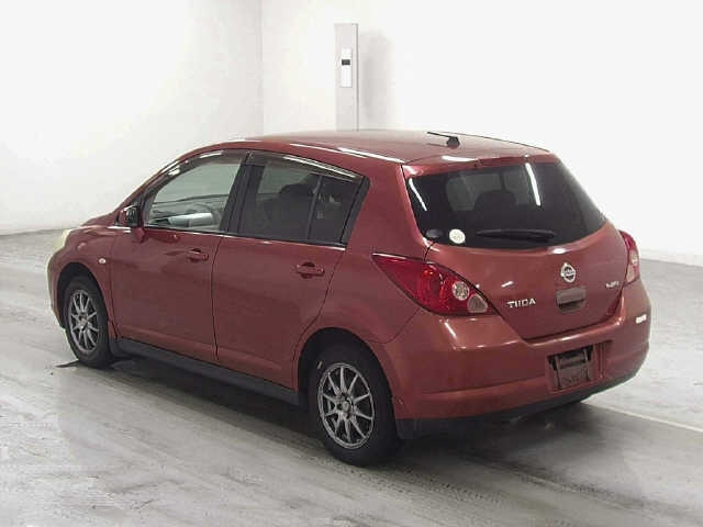 NISSAN TIIDA