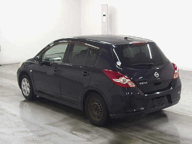 NISSAN TIIDA