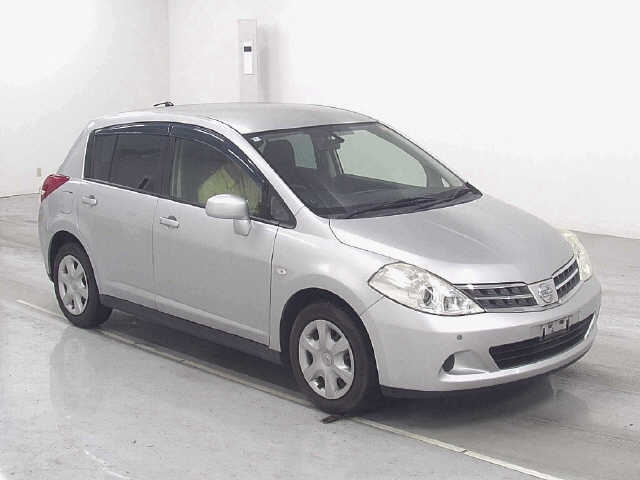 NISSAN TIIDA