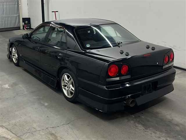 NISSAN SKYLINE