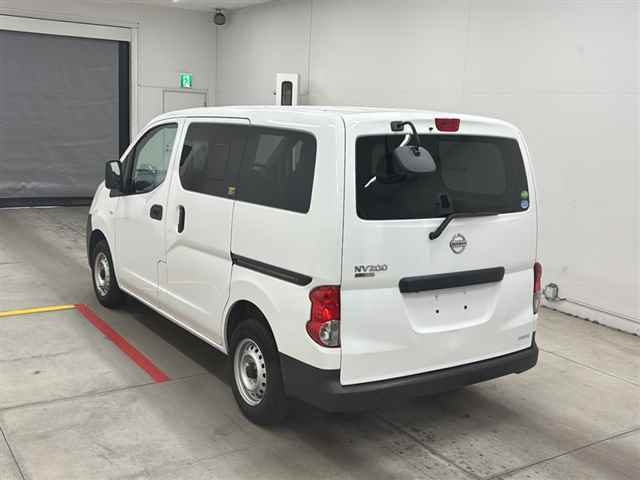 NISSAN NV200