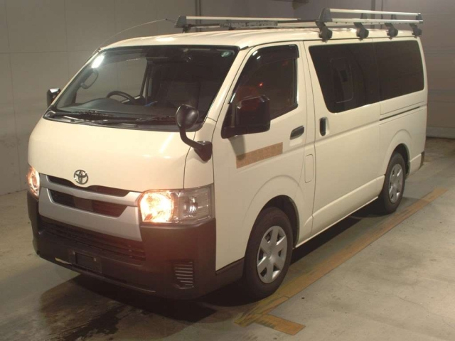 TOYOTA HIACE VAN