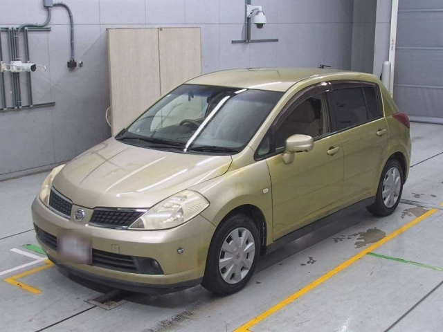 NISSAN TIIDA