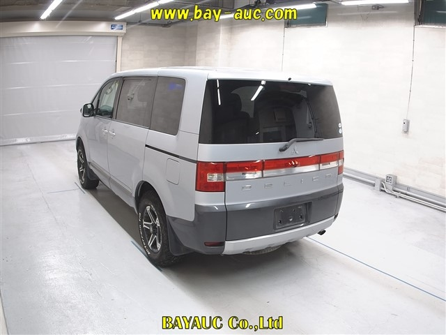 MITSUBISHI DELICA D5